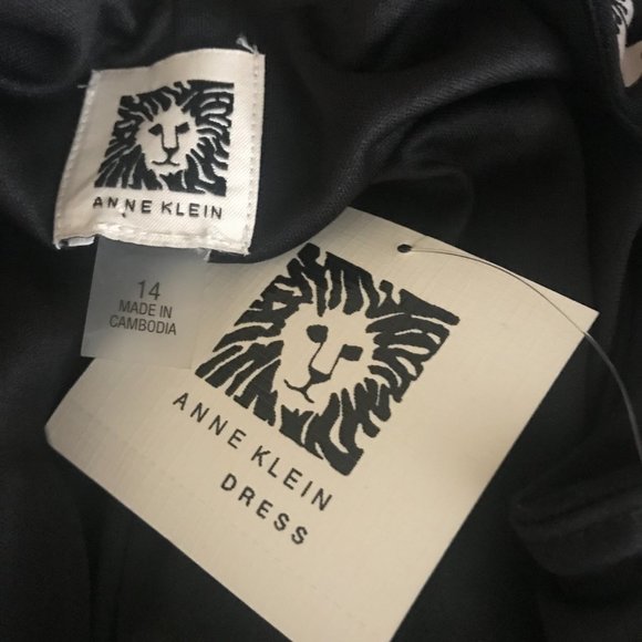 NWT Anne Klein Black w/Ivory Scattered Flowers Deep V Dress Size 14 - Picture 15 of 15